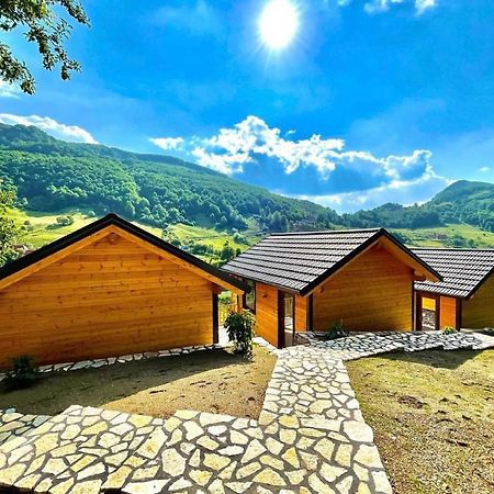 Bujtina Tradicionale Hotel Lëpusha Kültér fotó