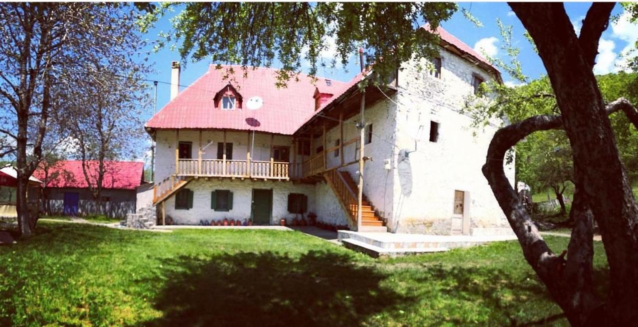 Bujtina Tradicionale Hotel Lëpusha Kültér fotó