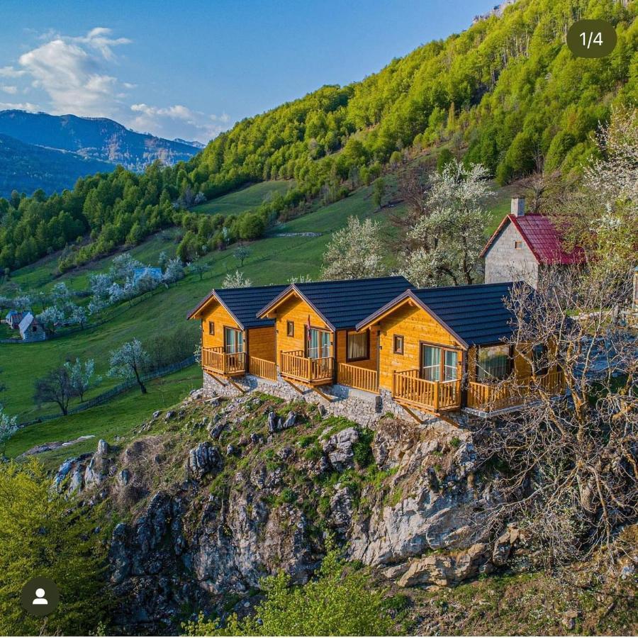 Bujtina Tradicionale Hotel Lëpusha Kültér fotó