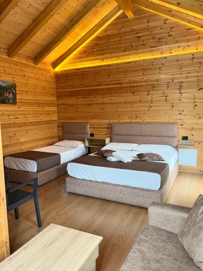 Bujtina Tradicionale Hotel Lëpusha Kültér fotó