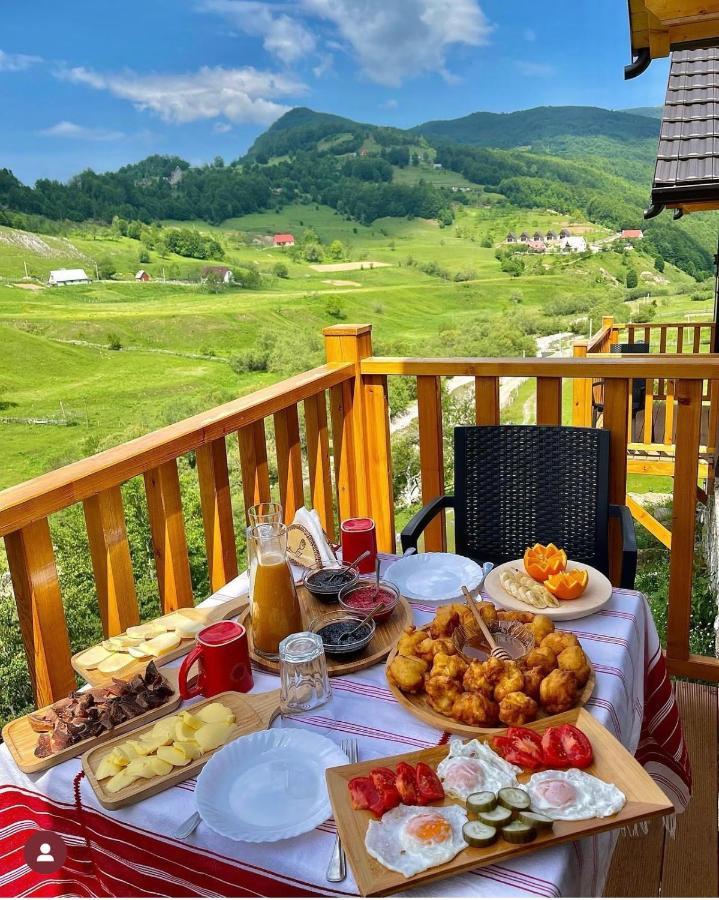 Bujtina Tradicionale Hotel Lëpusha Kültér fotó